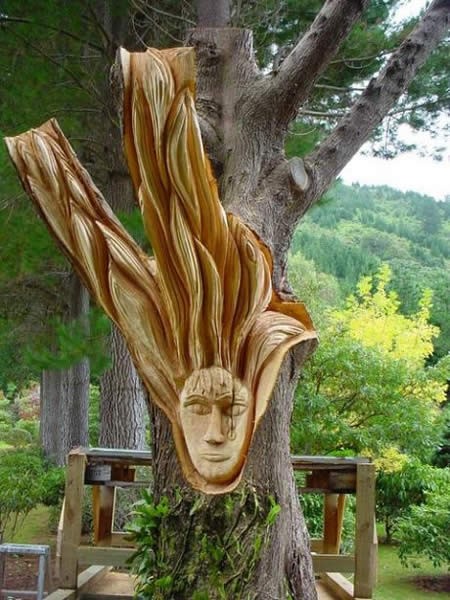 sculptura copaci